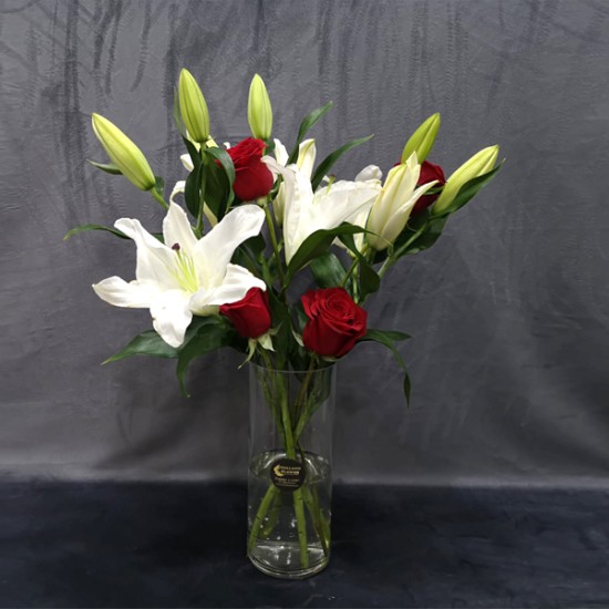 white lilium roses